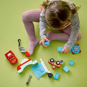 Lego Duplo Disney ve Pixar Arabalar Şimşek McQueen ve Mater'in Oto Yıkama Eğlencesi 29 Parça