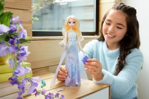Disney Frozen Karlar Ülkesi Elsa Reveal Bebek HTG25