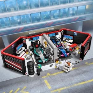 LEGO City F1 Garajı ve Mercedes AMG ve Alpine Arabaları 60444