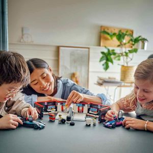 LEGO City F1 Garajı ve Mercedes AMG ve Alpine Arabaları 60444