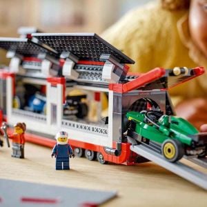 LEGO City RB20 ve AMR24 F1 Kamyonu 60445