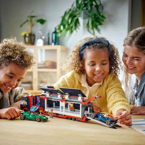 LEGO City RB20 ve AMR24 F1 Kamyonu 60445