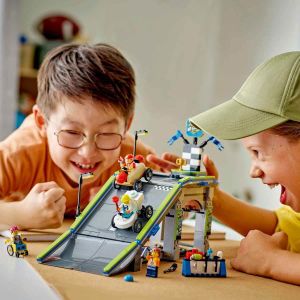 LEGO City Senin Kuralların: Yarış Arabası Rampa Parçası 60460