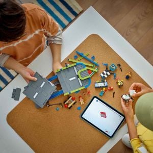 LEGO City Senin Kuralların: Yarış Arabası Rampa Parçası 60460