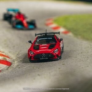 Tarmac Works 1/64 Mercedes-Benz AMG GT Black Series Black Series Safety Car - GLOBAL64
