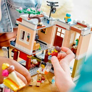 LEGO Creator 3’ü 1 Arada Şehir Merkezi Makarna Dükkanı 31131